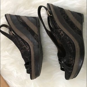 BUCKLE BKE Sole Wedge Leopard Print Sandal Sz 8